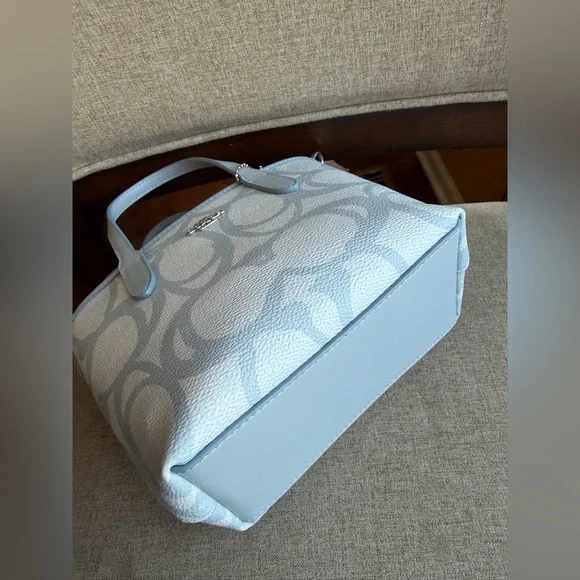 NWT！COACH City Mini Tote Bag In Sketch Signature Canvas（COACH CBM64）